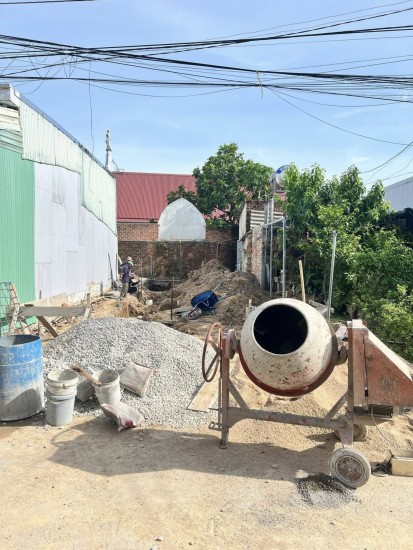 Mở móng gặp ngay trời mưa, không biết nên buồn hay vui!